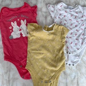 🌻3/25$ Lot of 6 baby girl tops / onesies  6-9 months